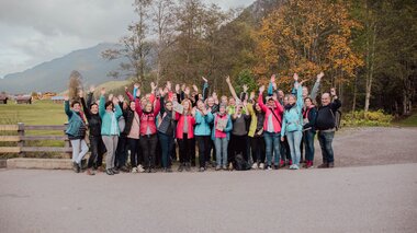 Ein Gruppenbild der Teilnehmerinnen und Teilnehmer der Fachexkursion im Kleinwalsertal im Herbst 2023. | © Jessica Müller