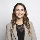 Ein Portraitfoto der Mitarbeiterin Angelina Holzer | © Alpenregion Bludenz Tourismus GmbH, Christa Engstler