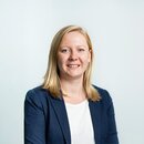 Ein Portraitfoto der Mitarbeiterin Dajana Baumgartner | © Alpenregion Bludenz Tourismus GmbH, Christa Engstler