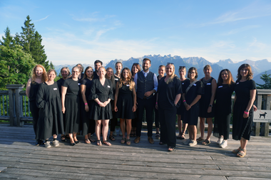 Das Team der Alpenregion Bludenz Tourismus und Präsident Simon Tschann | © Alpenregion Bludenz Tourismus GmbH