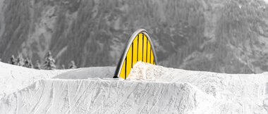 Rainbow Rail im Backyards Snowpark | © Bergbahnen Brandnertal
